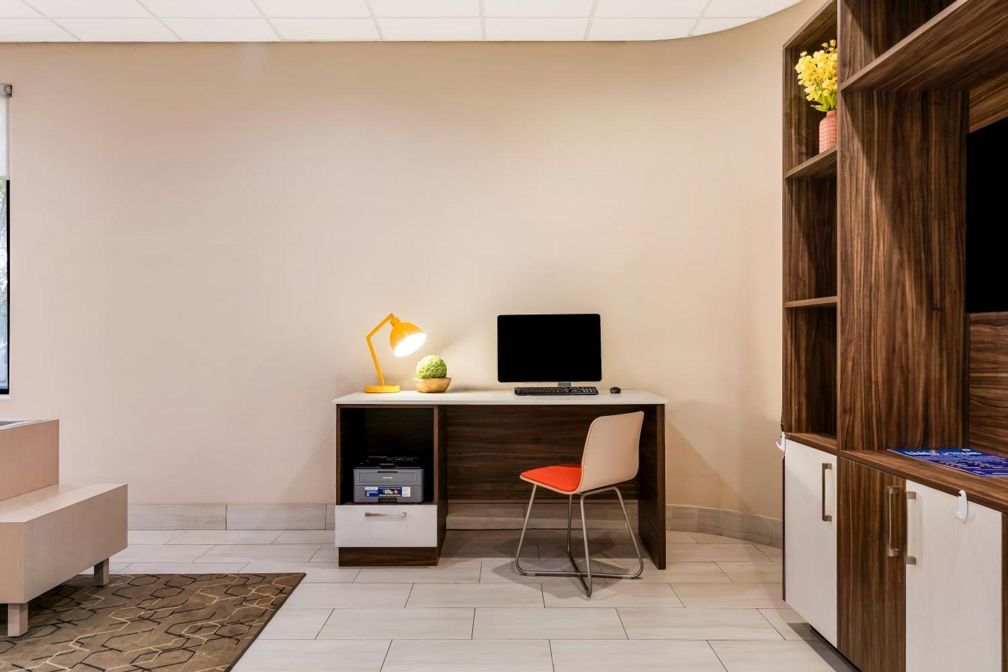 Holiday Inn - Brownsville By Ihg Экстерьер фото